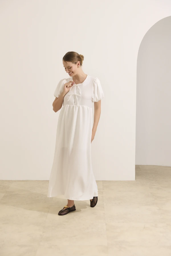 VESTIDO PARA AMAMENTAR MANGA BUFANTE E AMARRAÇÃO OFF WHITE - Imagem 1