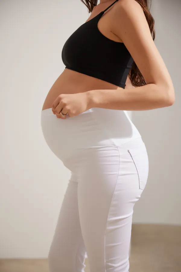 CALÇA DE SARJA GESTANTE E PÓS-PARTO BRANCO - Imagem 1