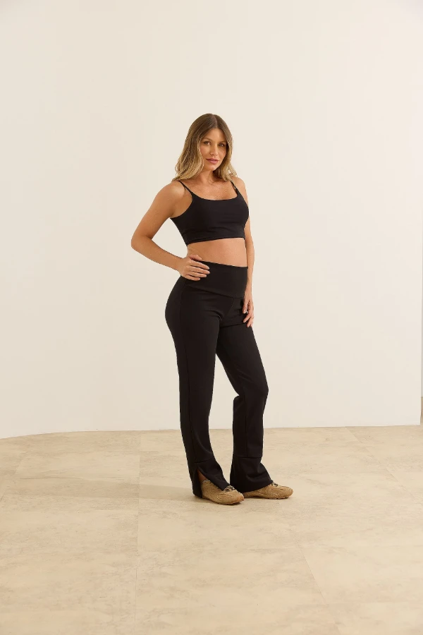 CALÇA GESTANTE RETA COM ABERTURA NA BARRA PRETO - Imagem 2