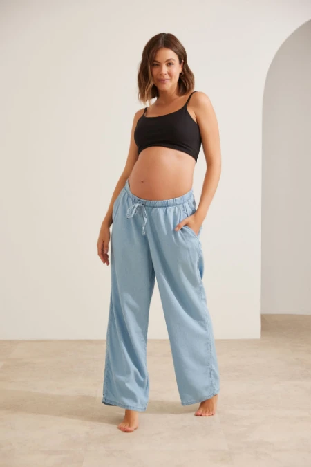 CALÇA JEANS LEVE COM BOLSO GESTANTE E PÓS-PARTO AZUL CLARO