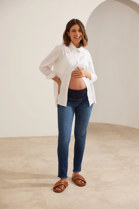 CALÇA JEANS SKINNY CÓS AJUSTÁVEL GESTANTE E PÓS-PARTO AZUL ESCURO