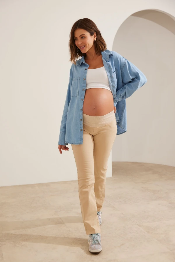 CALÇA SARJA CLÁSSICA CÓS AJUSTÁVEL GESTANTE E PÓS-PARTO CAQUI - Imagem 1