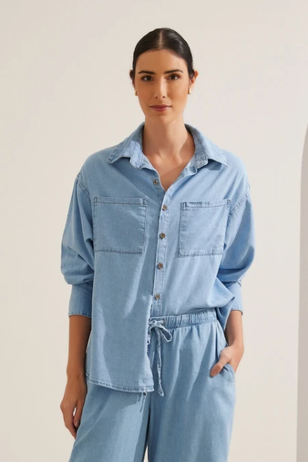 CAMISA JEANS LEVE COM BOLSO GESTANTE E AMAMENTAÇÃO AZUL CLARO