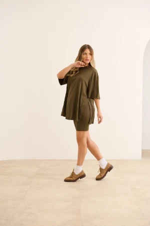 CONJUNTO GESTANTE E AMAMENTAÇÃO CAMISETA OVER E SHORT OLIVA - Imagem 2