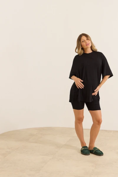 CONJUNTO GESTANTE E AMAMENTAÇÃO CAMISETA OVER E SHORT PRETO - Imagem 2