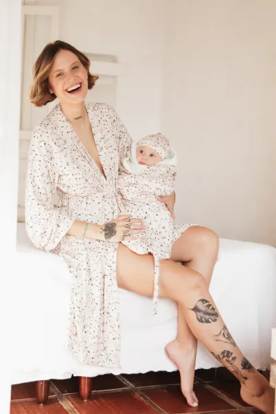 CONJUNTO MATERNIDADE ROBE COM MANTA E TOUCA BEBÊ GRANULADO - Imagem 2