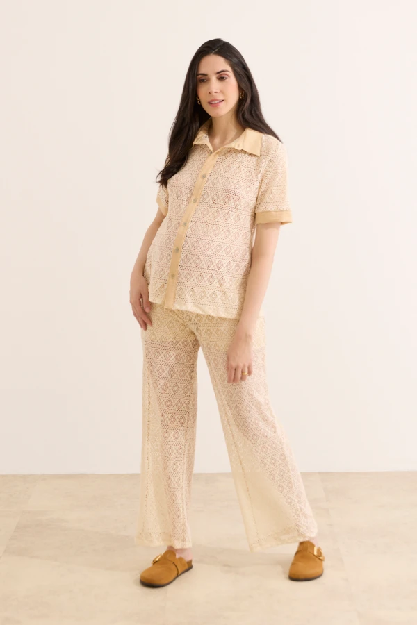 CONJUNTO GESTANTE E AMAMENTAÇÃO CALÇA AJUSTÁVEL E CAMISA DE RENDA NATURAL - Imagem 1