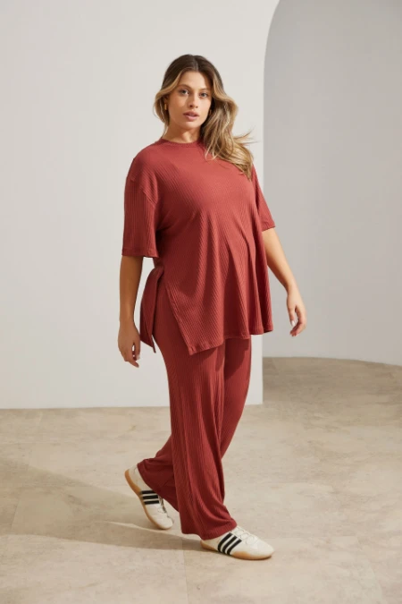 CONJUNTO GESTANTE E AMAMENTAÇÃO CONFORTÁVEL CALÇA E CAMISETA OVER MARROM