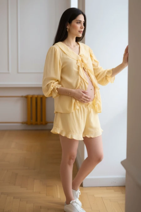 CONJUNTO GESTANTE E AMAMENTAÇÃO SHORT E BLUSA BABADOS AMARELO