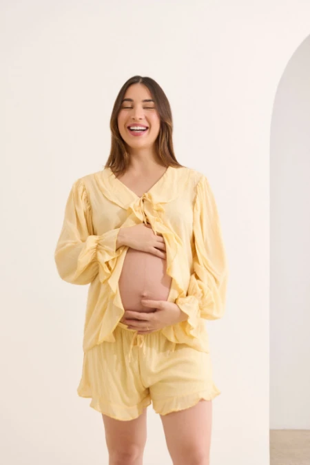 CONJUNTO GESTANTE E AMAMENTAÇÃO SHORT E BLUSA BABADOS AMARELO