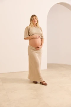 CONJUNTO GESTANTE T-SHIRT E SAIA MIDI PLISSADO