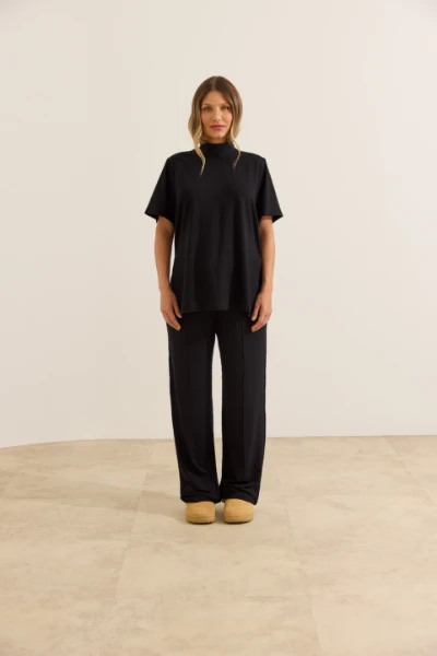 KIT BLUSA ABERTURA LATERAL E CALÇA RETA COM FRISO ULTRACONFORTO®  - Imagem 1