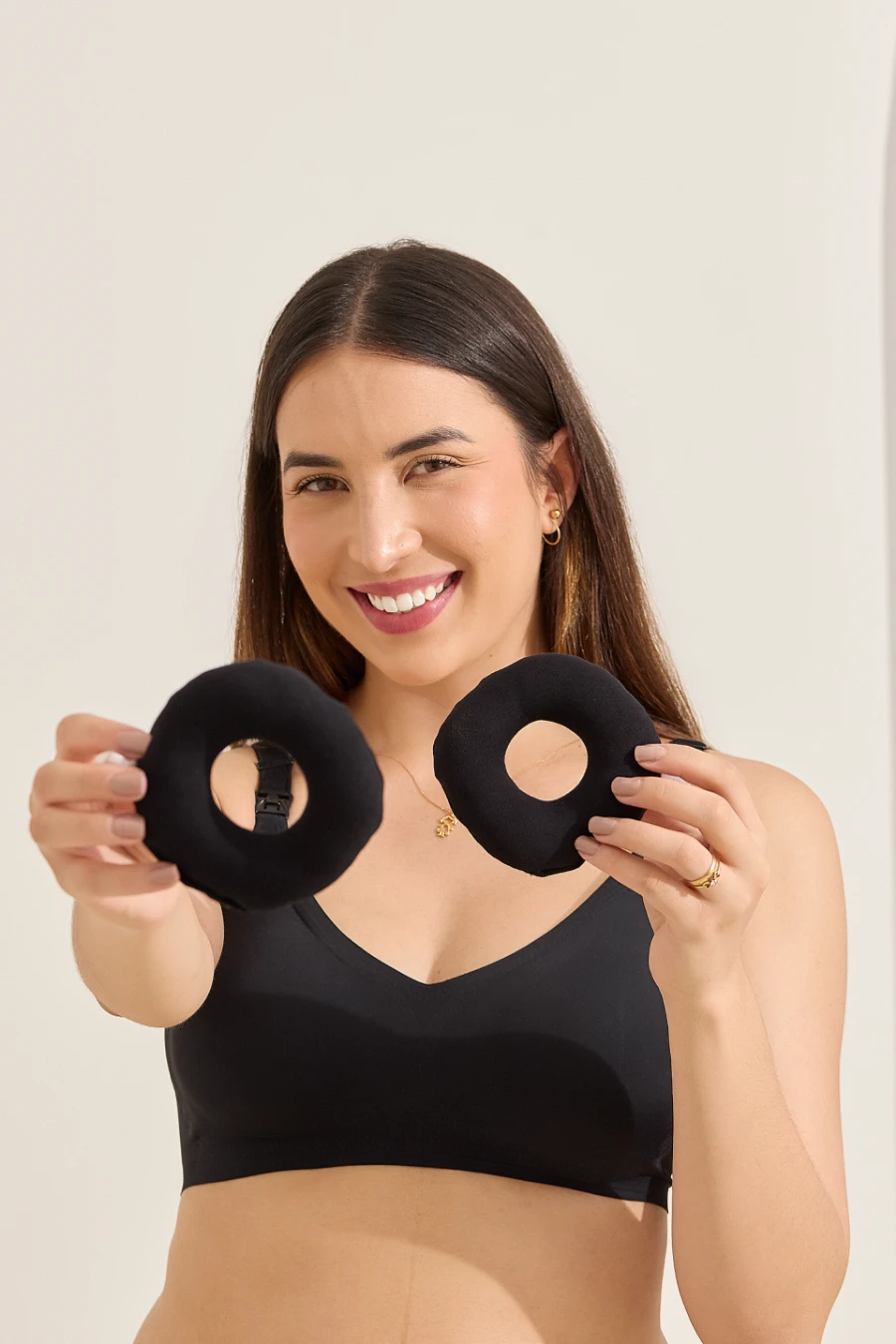 Rosquinha de Amamentação Ultraconforto preta da Agora Sou Mãe
