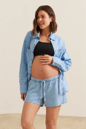 SHORTS JEANS LEVE COM BOLSO GESTANTE E PÓS-PARTO AZUL - Imagem 1