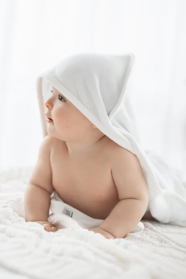 TOALHA DE BEBÊ FELPUDA COM CAPUZ OFF WHITE - Imagem 2