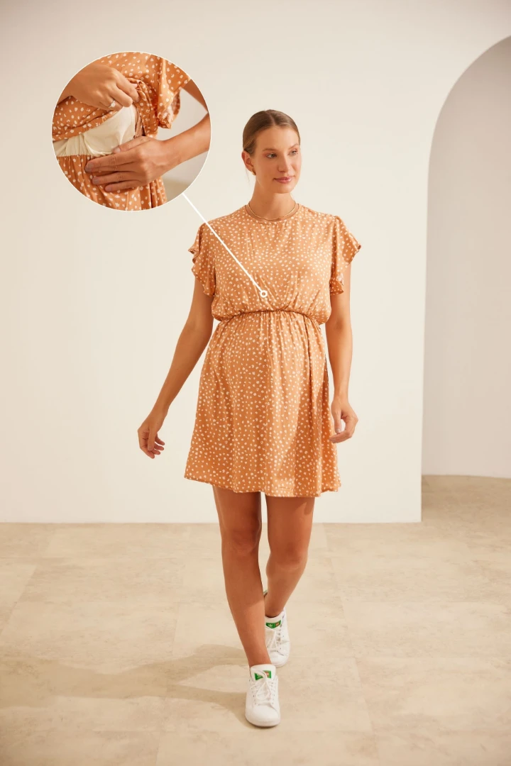 Vestido curto com babados para gestante em poá bege