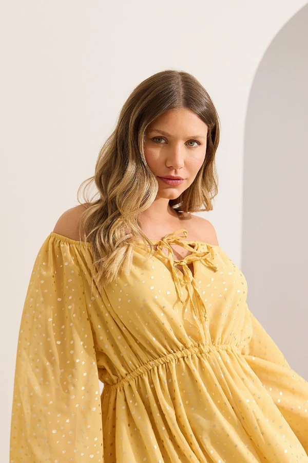 VESTIDO GESTANTE E AMAMENTAÇÃO CURTO FLUÍDO COM DECOTE REGULÁVEL AMARELO