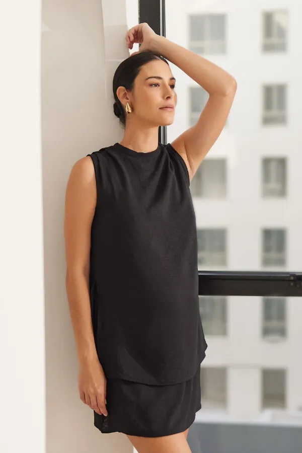 VESTIDO GESTANTE E AMAMENTAÇÃO CLÁSSICO CURTO TECIDO PLANO PRETO - Imagem 1