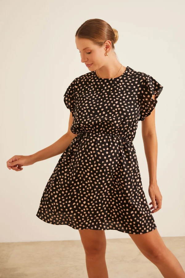 VESTIDO GESTANTE E AMAMENTAÇÃO CURTO COM BABADOS SEM MANGAS POA PRETO - Imagem 1