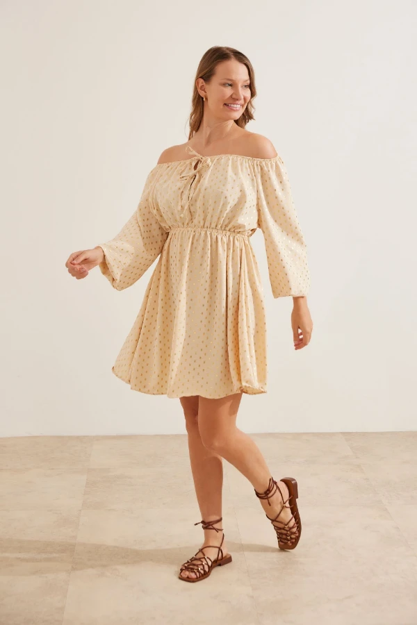 VESTIDO GESTANTE E AMAMENTAÇÃO CURTO FLUÍDO COM DECOTE REGULÁVEL AREIA - Imagem 1