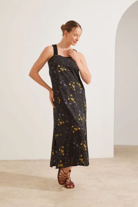 VESTIDO GESTANTE E AMAMENTAÇÃO LONGO ALÇA ELÁSTICA PRETO COM FLORES