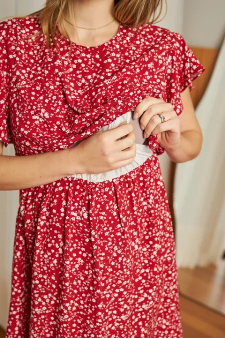 VESTIDO GESTANTE E AMAMENTAÇÃO CURTO COM BABADOS SEM MANGAS FLORAL VERMELHO