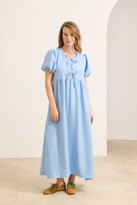 VESTIDO PARA AMAMENTAR MANGA BUFANTE E AMARRAÇÃO AZUL CLARO