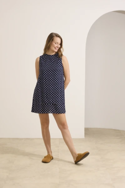 VESTIDO CLÁSSICO REGATA GESTANTE E AMAMENTAÇÃO MARINHO COM POA - Imagem 1